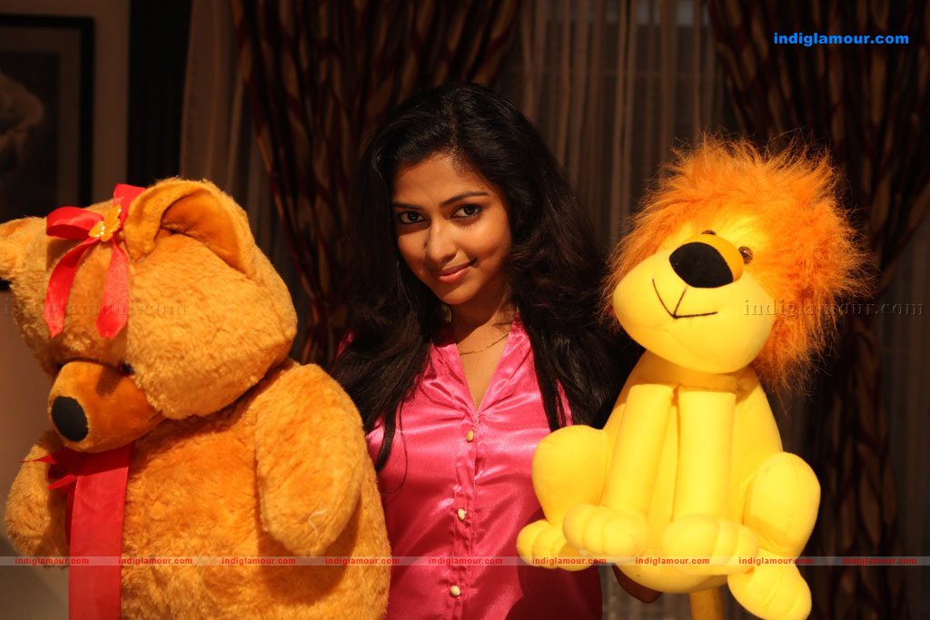 Deiva Thirumagan Movie hd photo