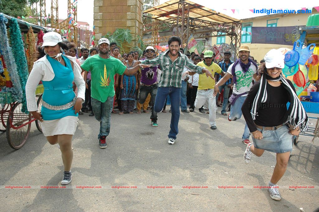 Oru Mazhai Naangu Saaral Movie hd photo