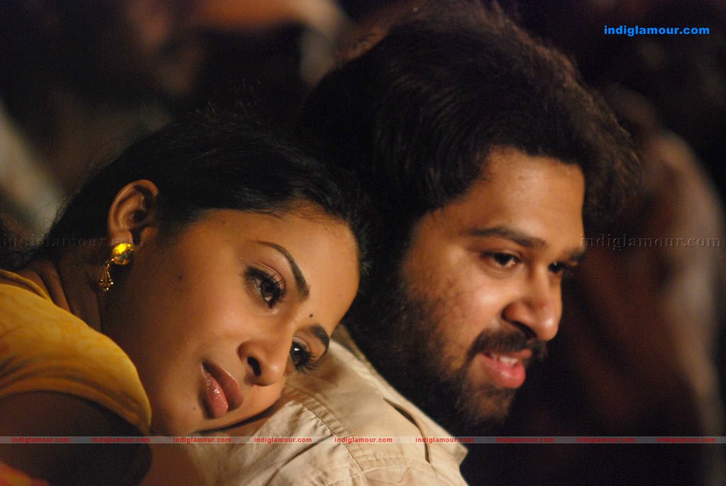 Ninaivil Nindraval Movie hd photo