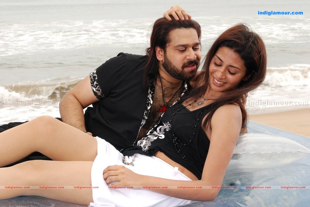 Ninaivil Nindraval Movie hd photo