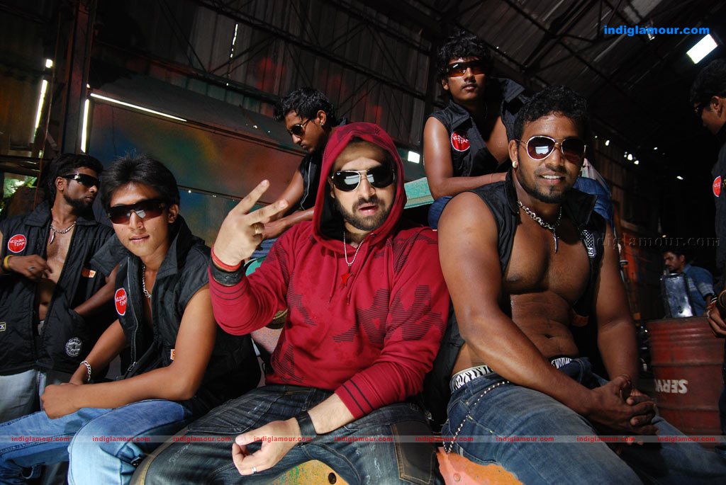 Ninaivil Nindraval Movie hd photo