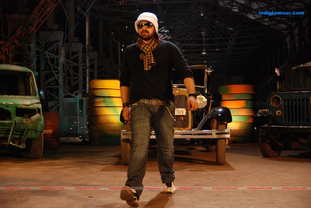 Ninaivil Nindraval Movie hd photo