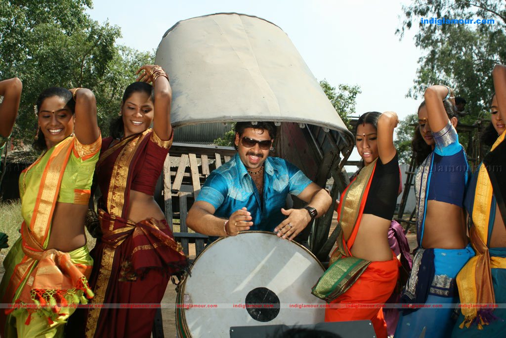 Ninaivil Nindraval Movie hd photo