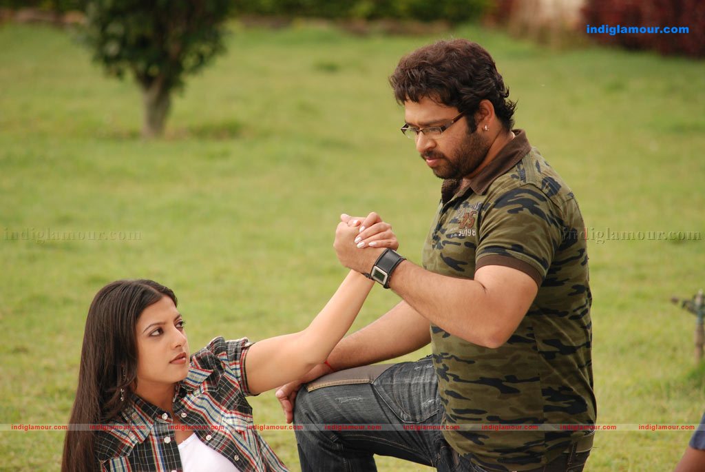Ninaivil Nindraval Movie hd photo