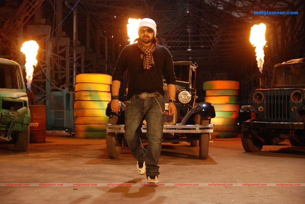 Ninaivil Nindraval Movie hd photo