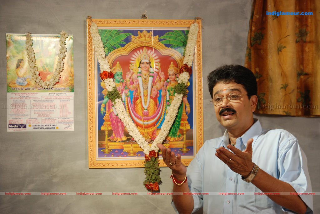 Ninaivil Nindraval Movie hd photo