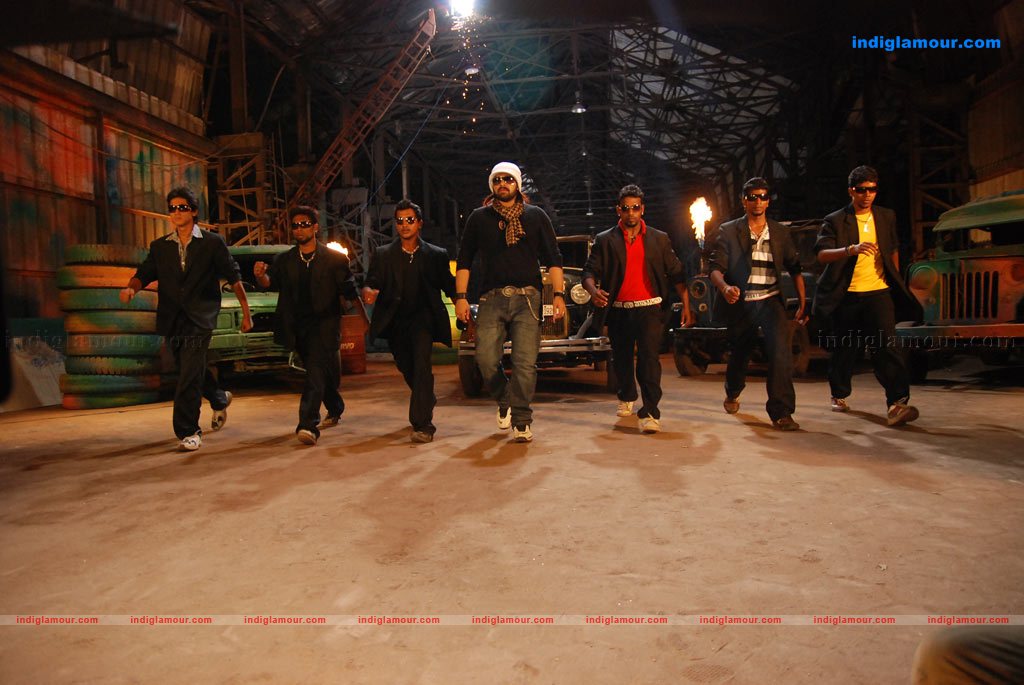 Ninaivil Nindraval Movie hd photo