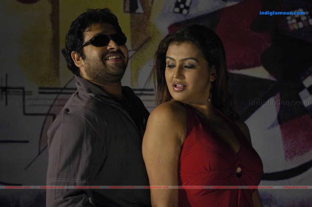 Ninaivil Nindraval Movie hd photo