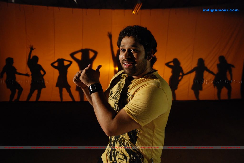 Ninaivil Nindraval Movie hd photo