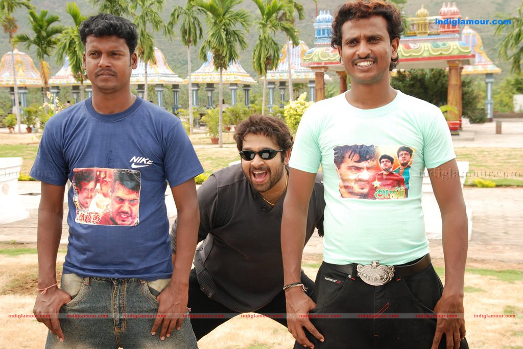 Ninaivil Nindraval Movie hd photo