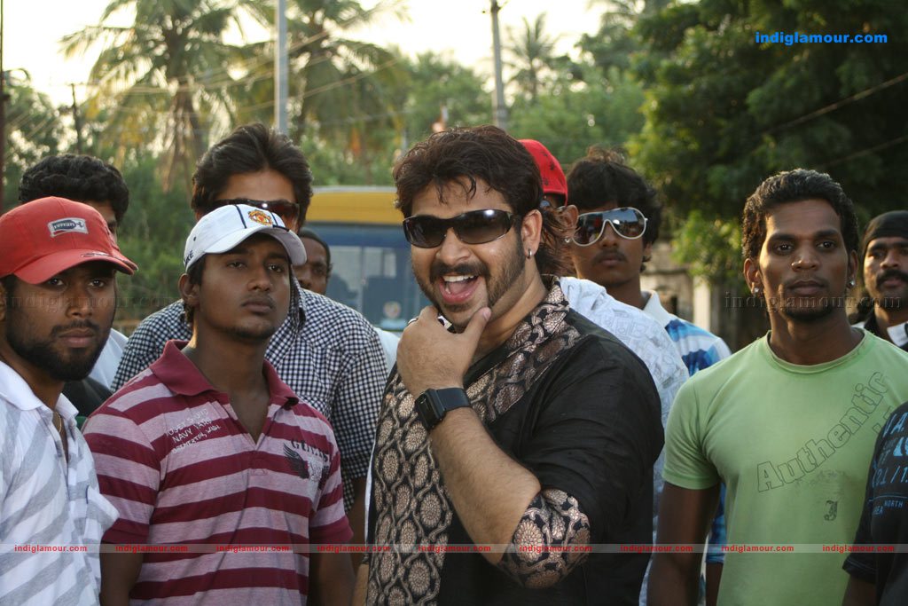Ninaivil Nindraval Movie hd photo