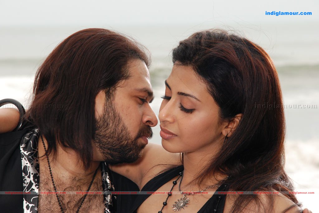 Ninaivil Nindraval Movie hd photo