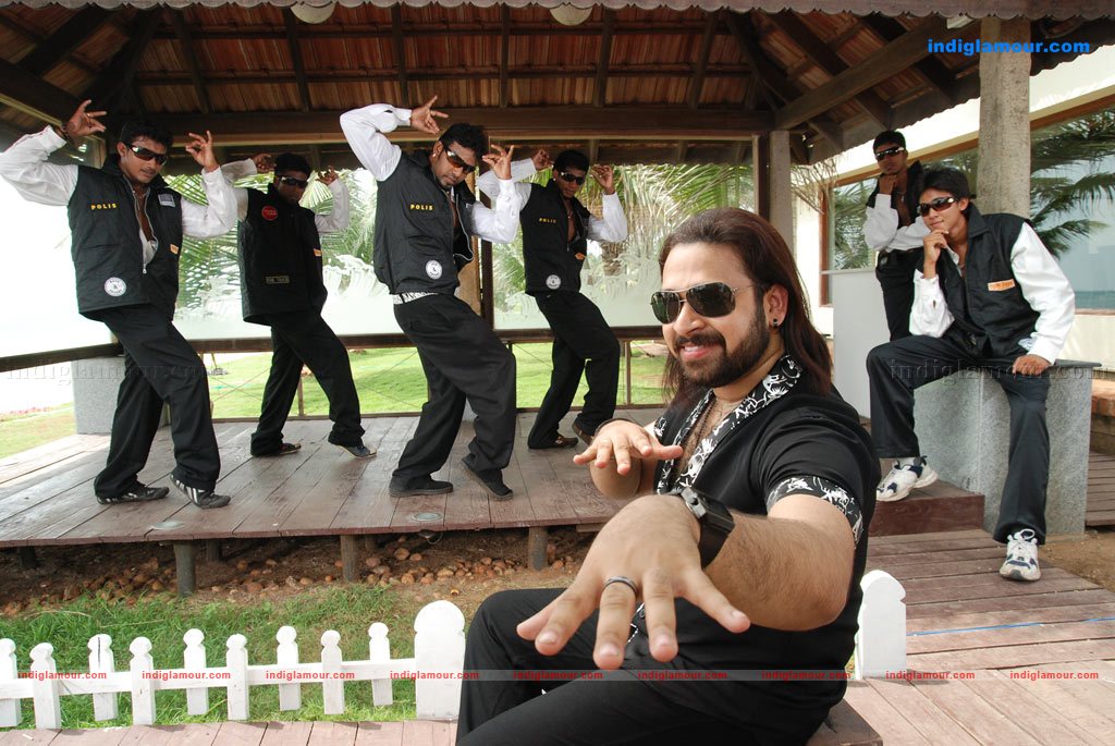 Ninaivil Nindraval Movie hd photo