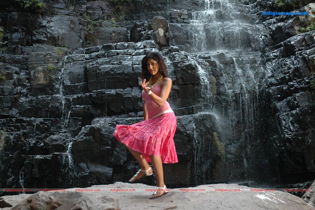 Dhigil Movie hd photo