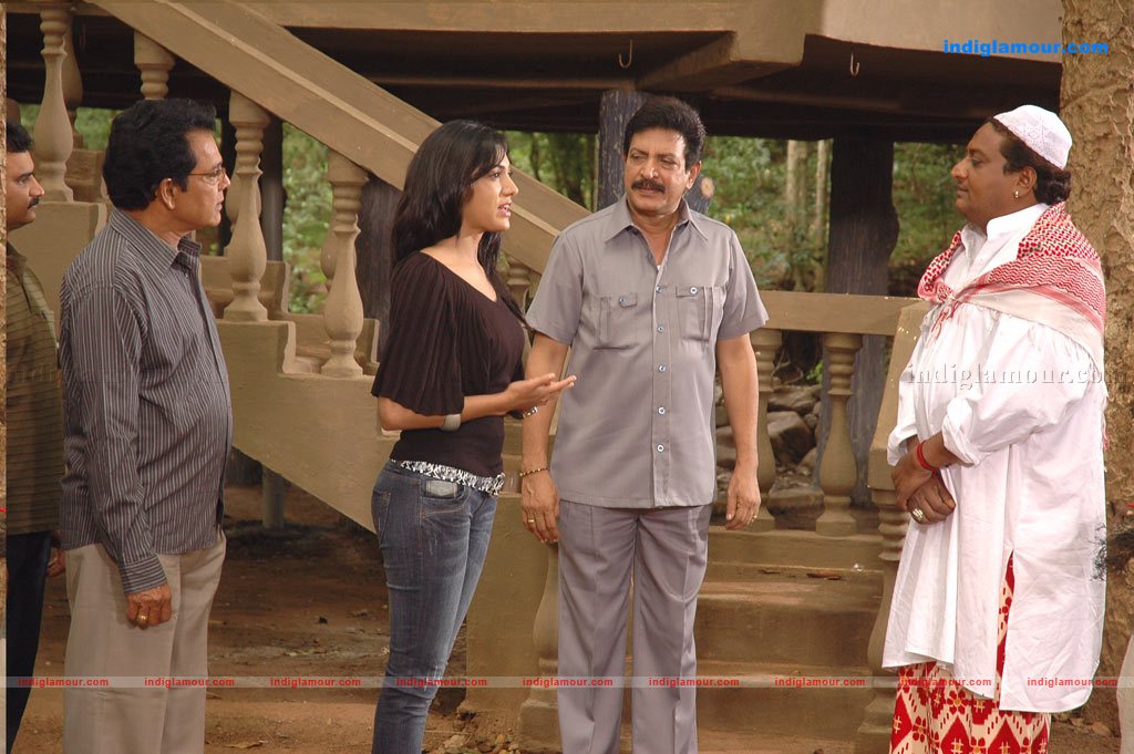Dhigil Movie hd photo