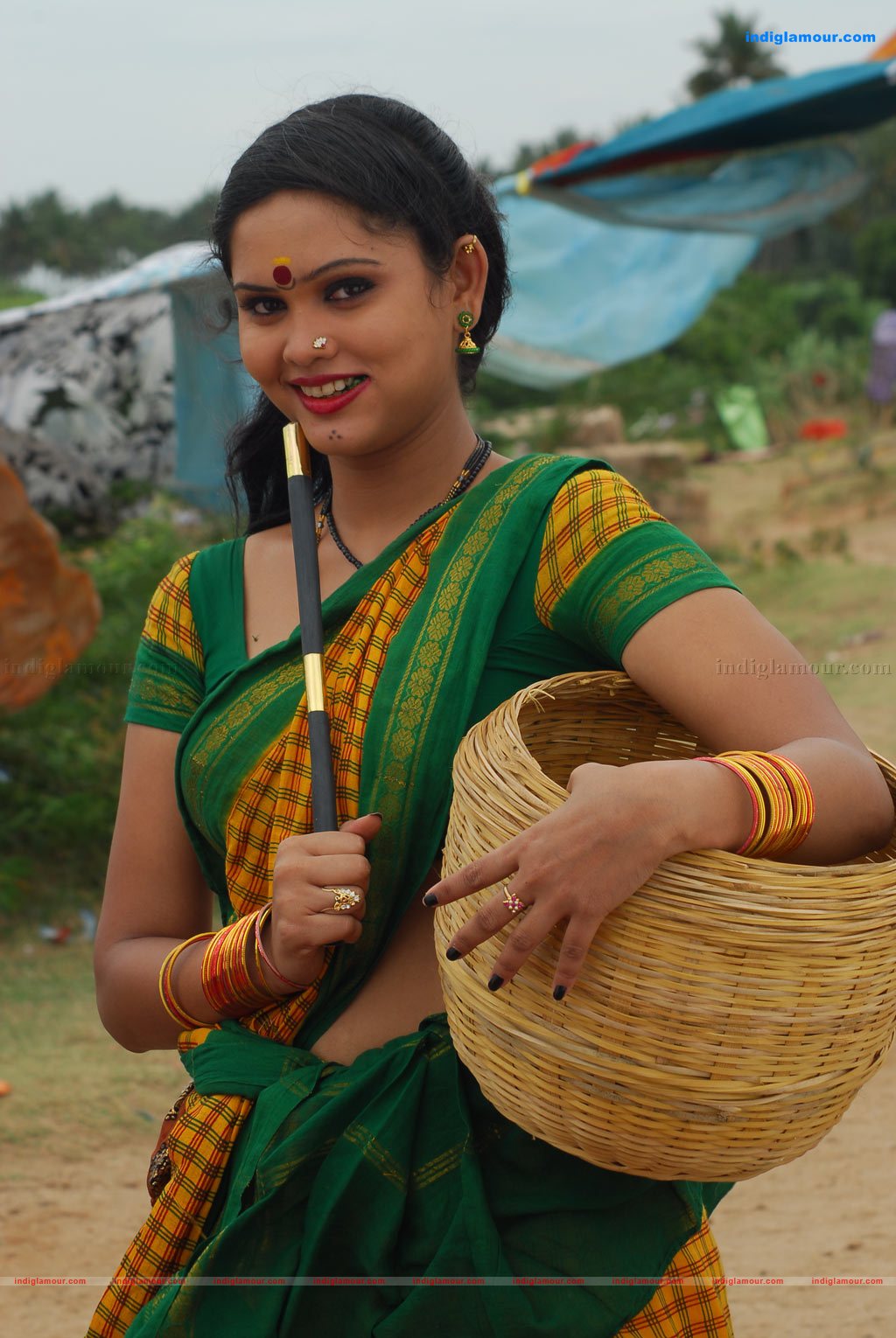 Tenkasi Pakkathula Movie hd photo