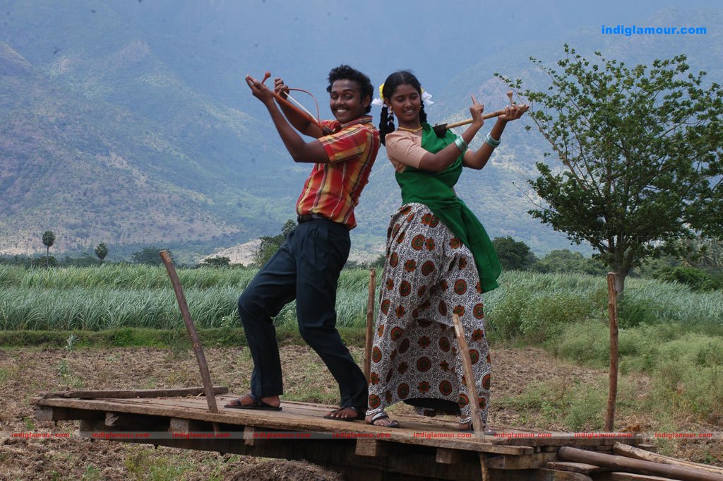 Tenkasi Pakkathula Movie hd photo