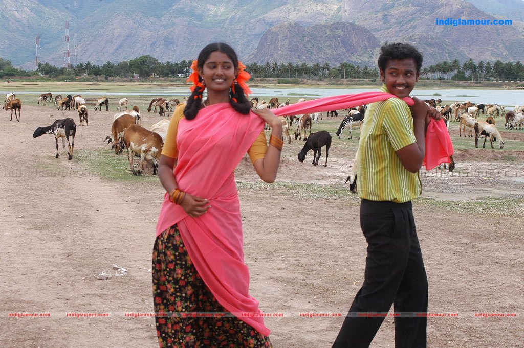 Tenkasi Pakkathula Movie hd photo