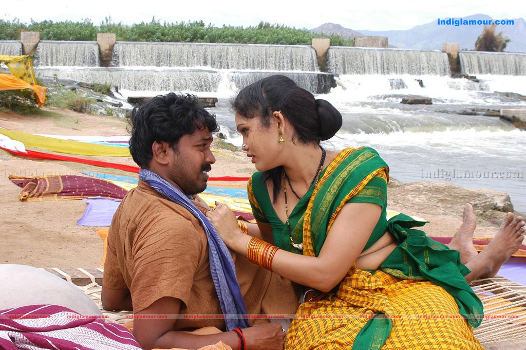 Tenkasi Pakkathula Movie hd photo