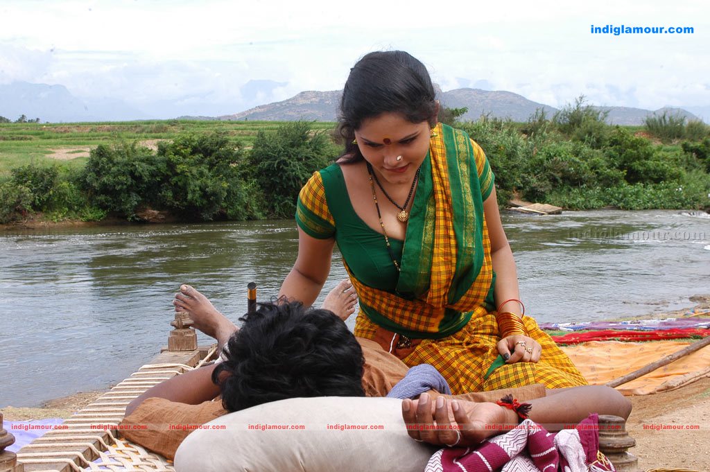 Tenkasi Pakkathula Movie hd photo