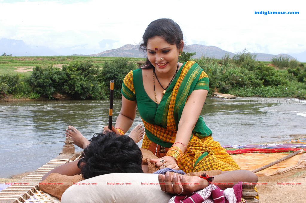 Tenkasi Pakkathula Movie hd photo