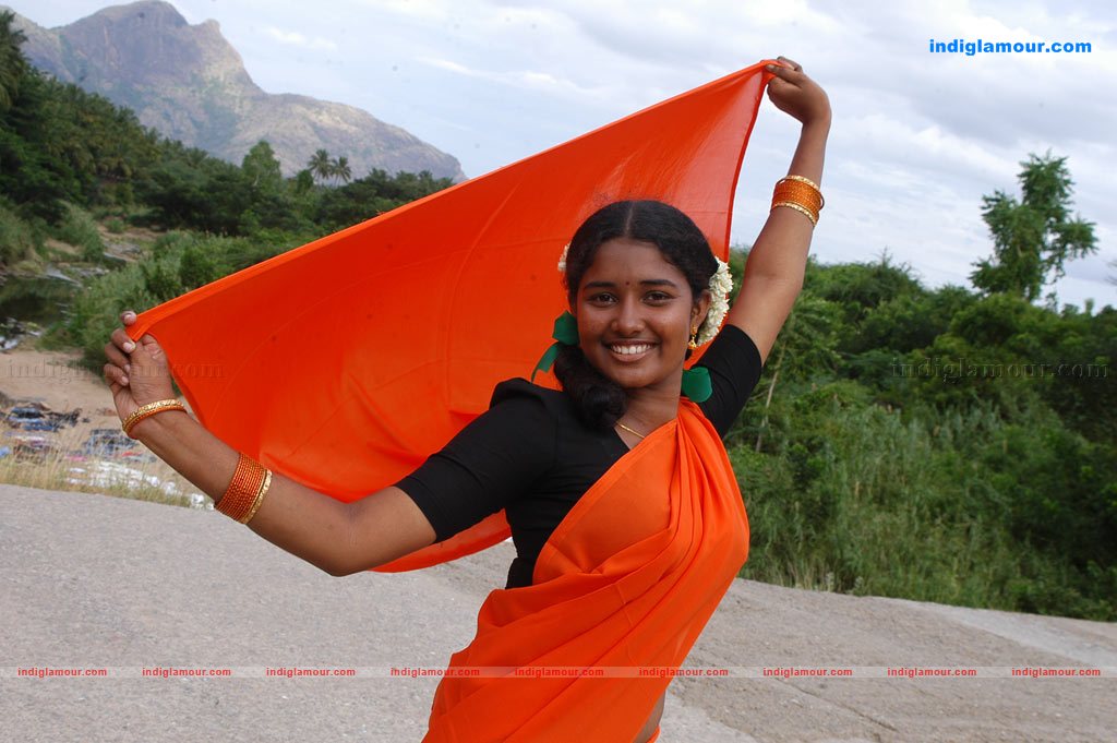 Tenkasi Pakkathula Movie hd photo