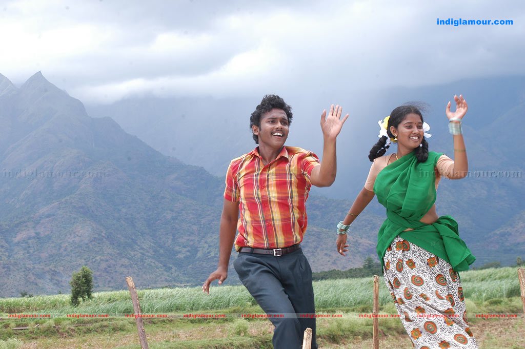 Tenkasi Pakkathula Movie hd photo