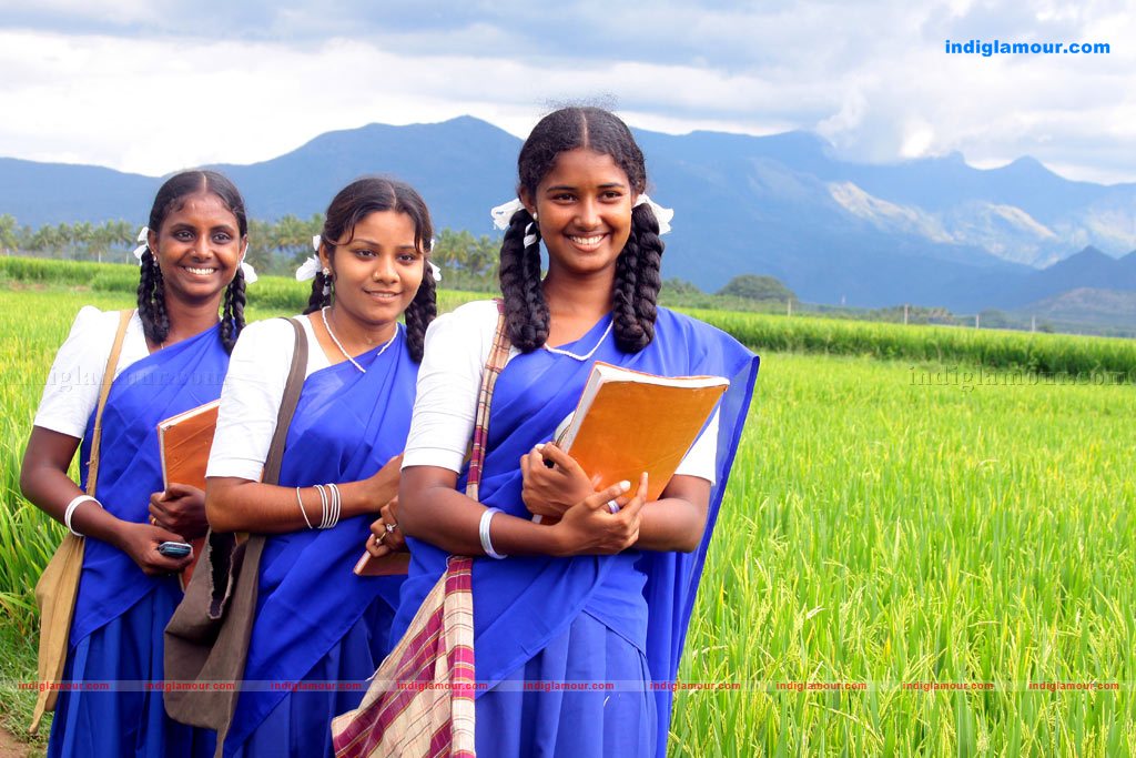 Tenkasi Pakkathula Movie hd photo