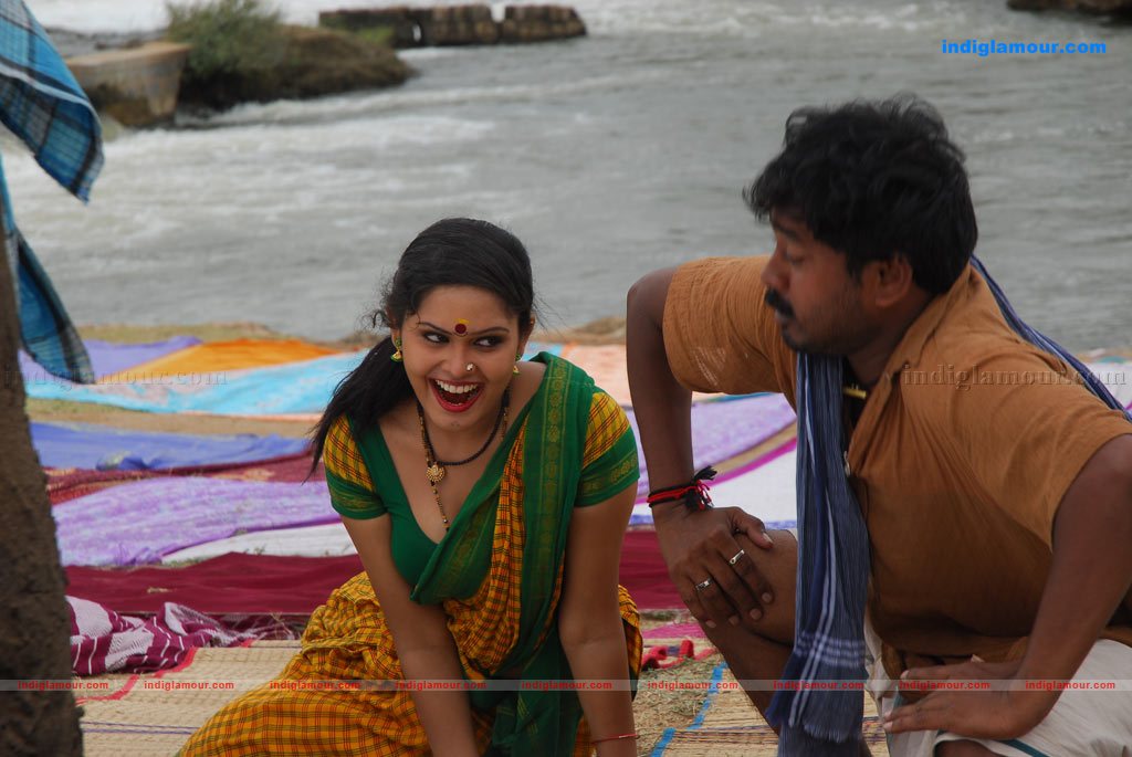 Tenkasi Pakkathula Movie hd photo