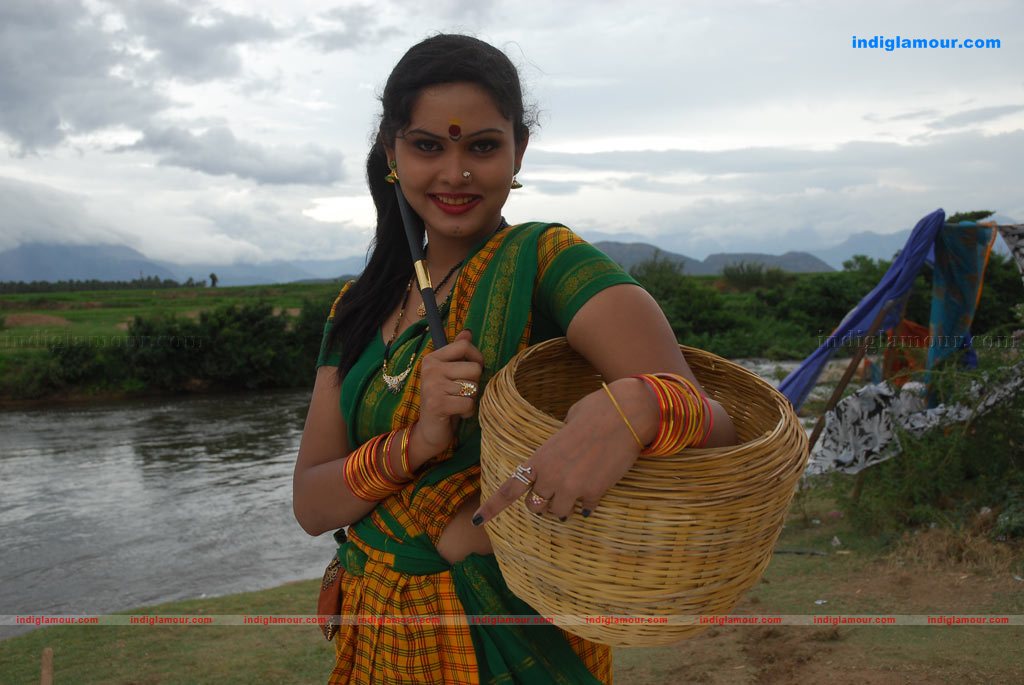 Tenkasi Pakkathula Movie hd photo