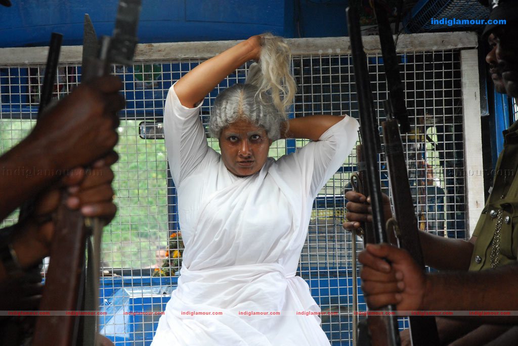 Tenkasi Pakkathula Movie hd photo