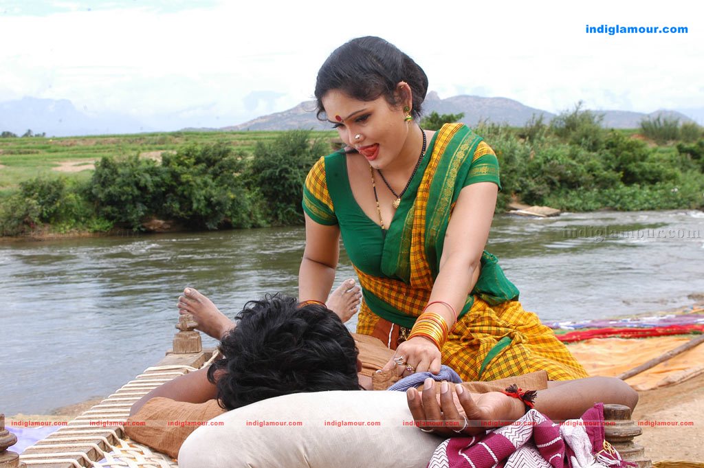 Tenkasi Pakkathula Movie hd photo
