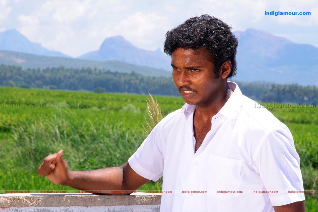 Tenkasi Pakkathula Movie hd photo
