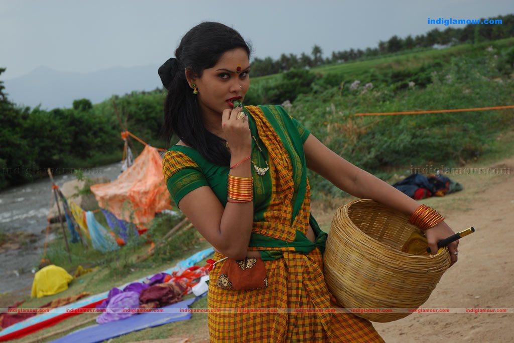 Tenkasi Pakkathula Movie hd photo