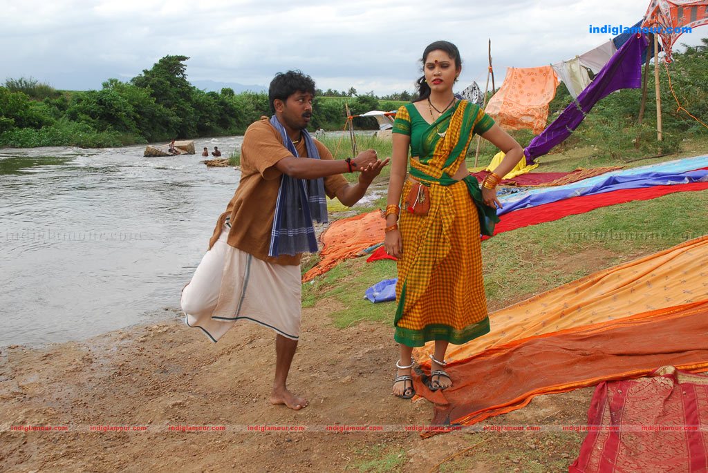 Tenkasi Pakkathula Movie hd photo