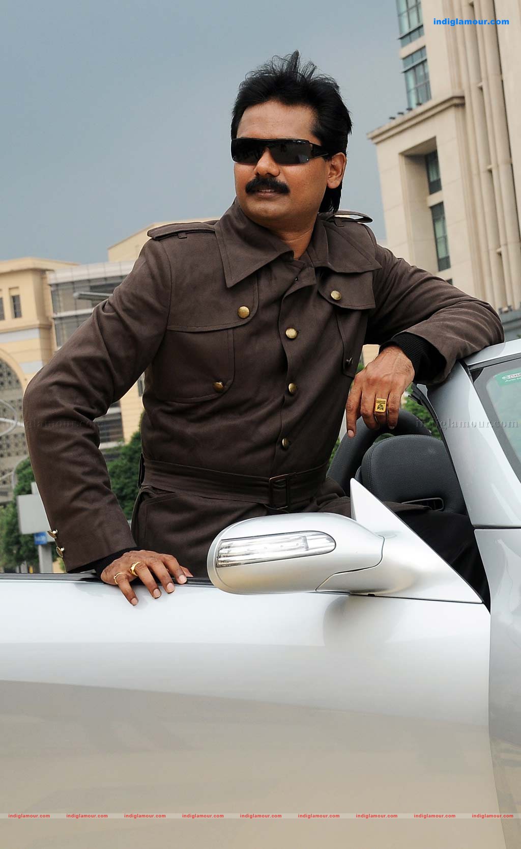 Uyarthiru 420 Movie hd photo