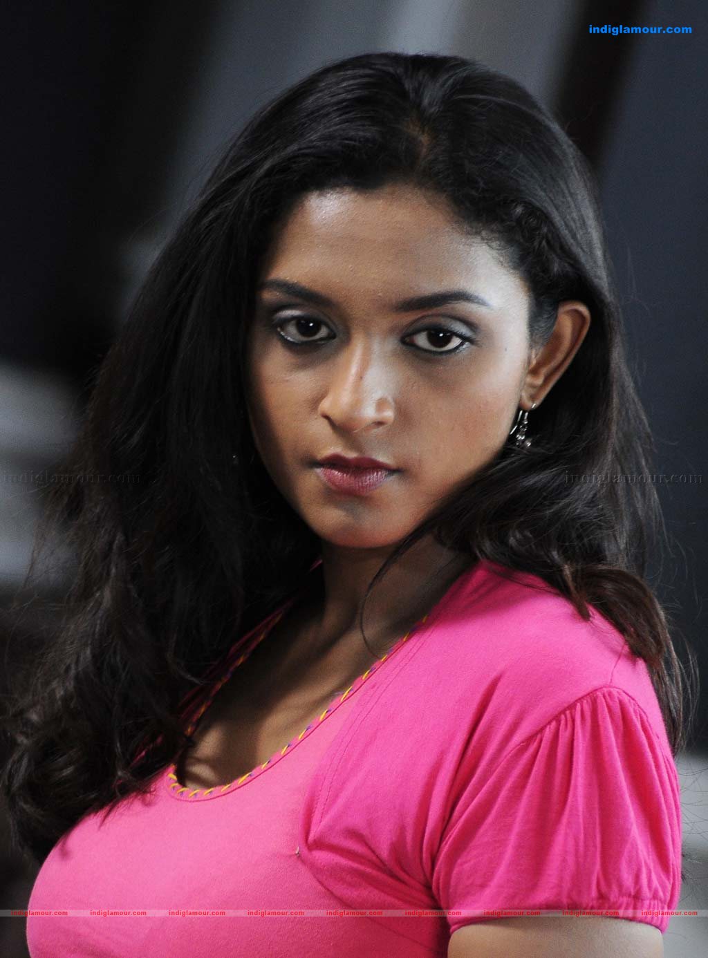 Uyarthiru 420 Movie hd photo