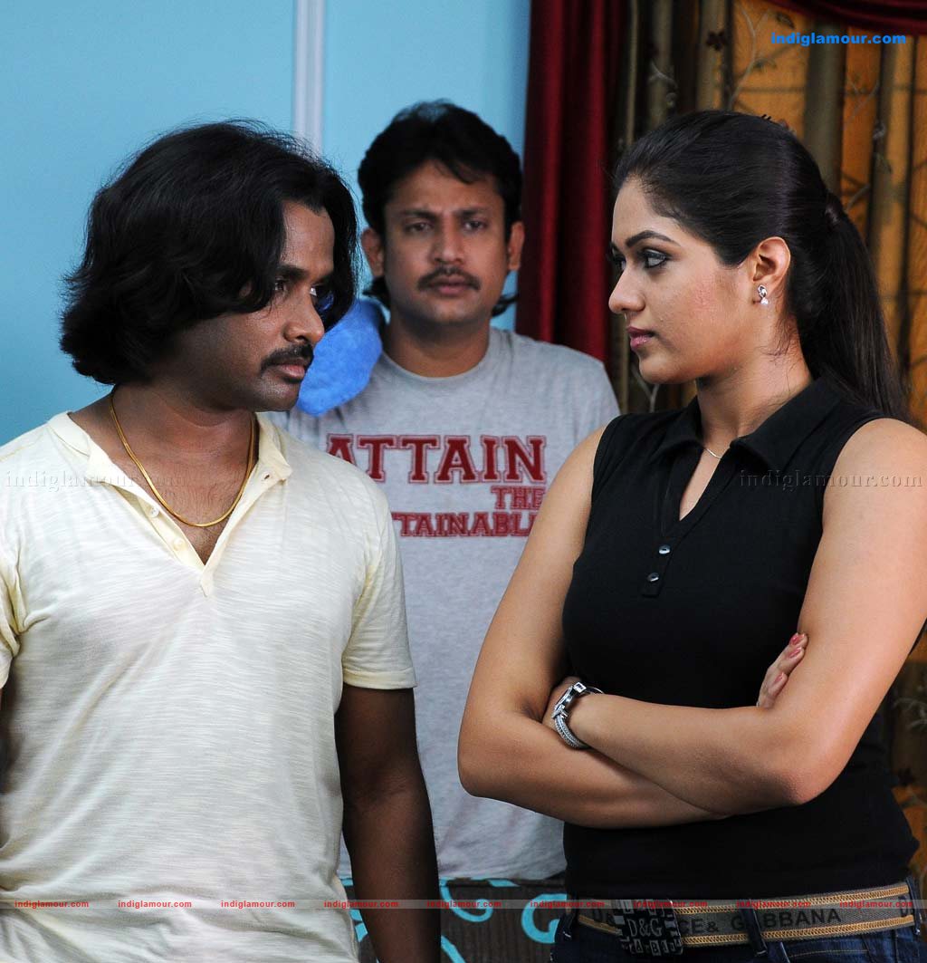 Uyarthiru 420 Movie hd photo