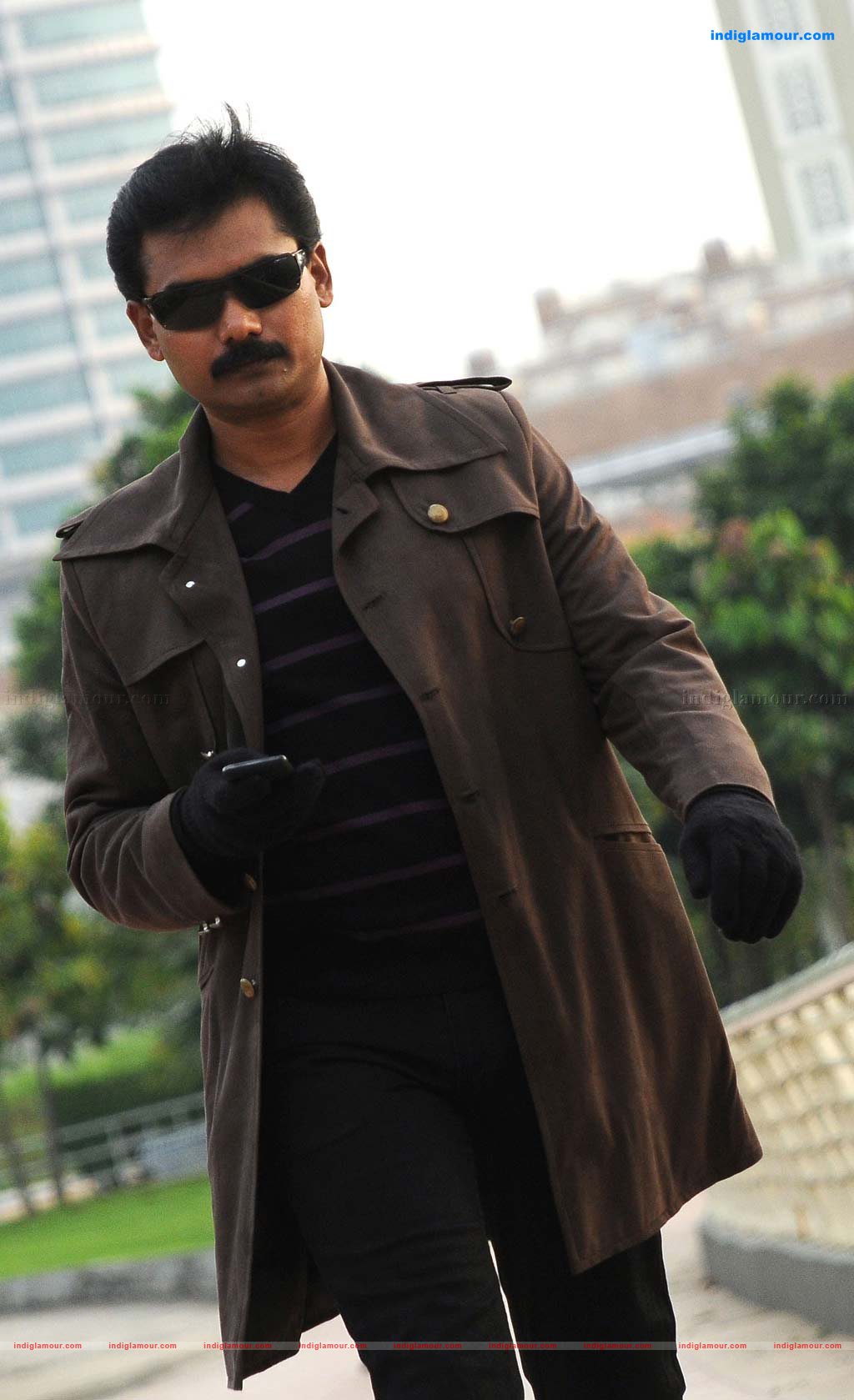 Uyarthiru 420 Movie hd photo
