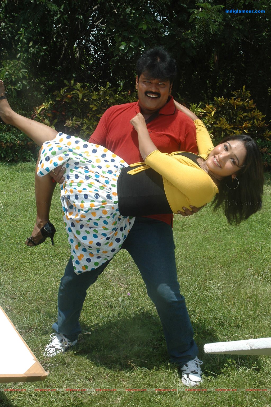 Aduthaduthu Movie hd photo