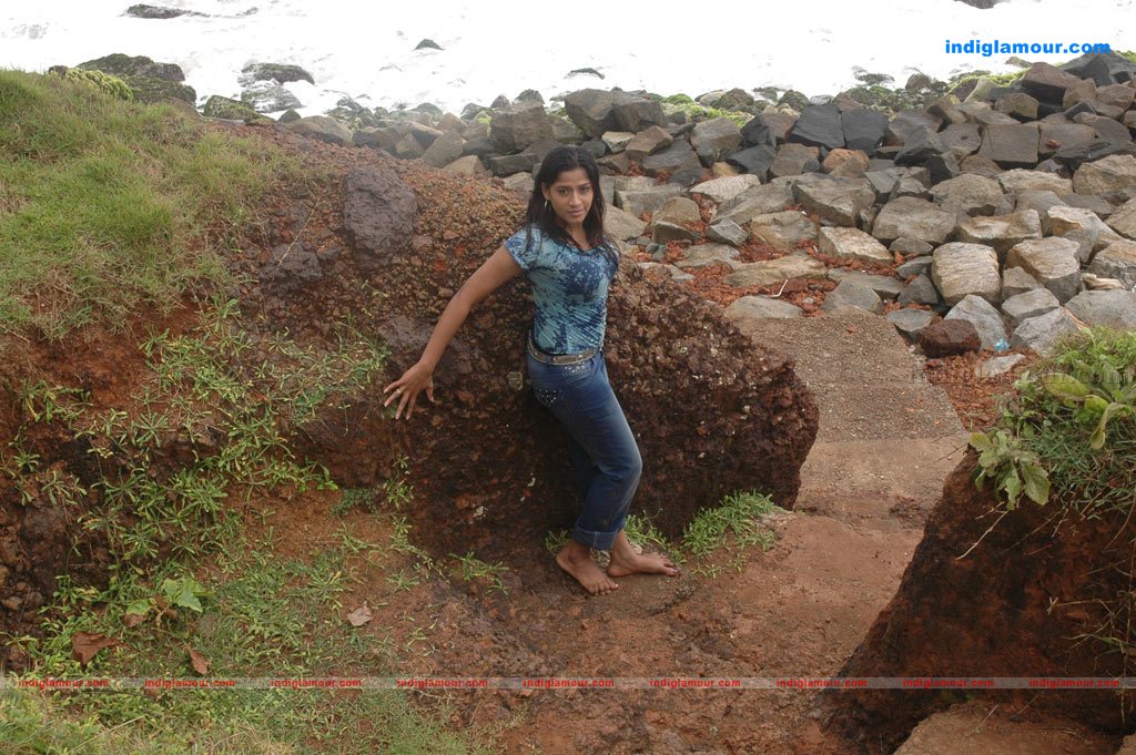 Aduthaduthu Movie hd photo
