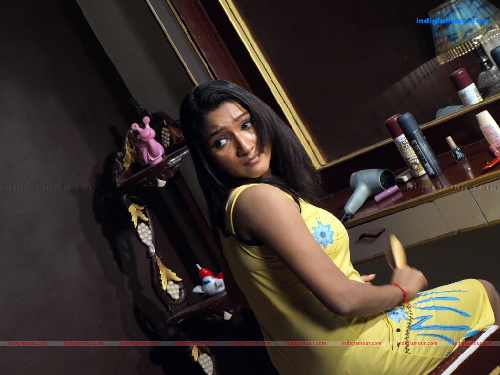 Aduthaduthu Movie hd photo