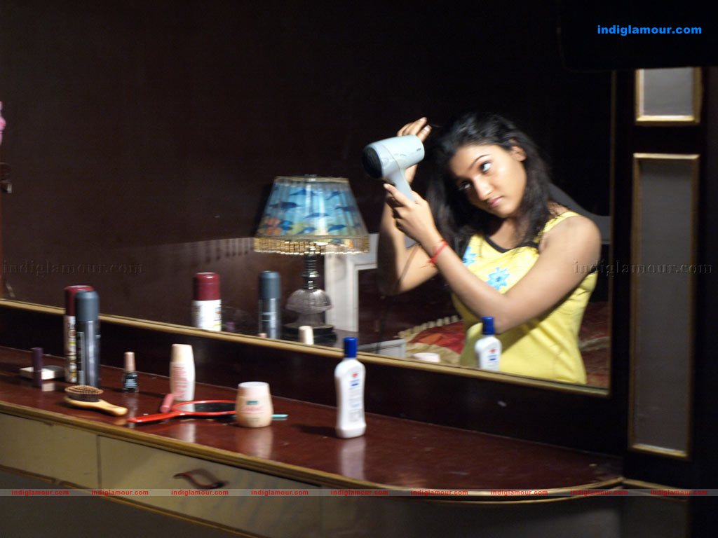 Aduthaduthu Movie hd photo