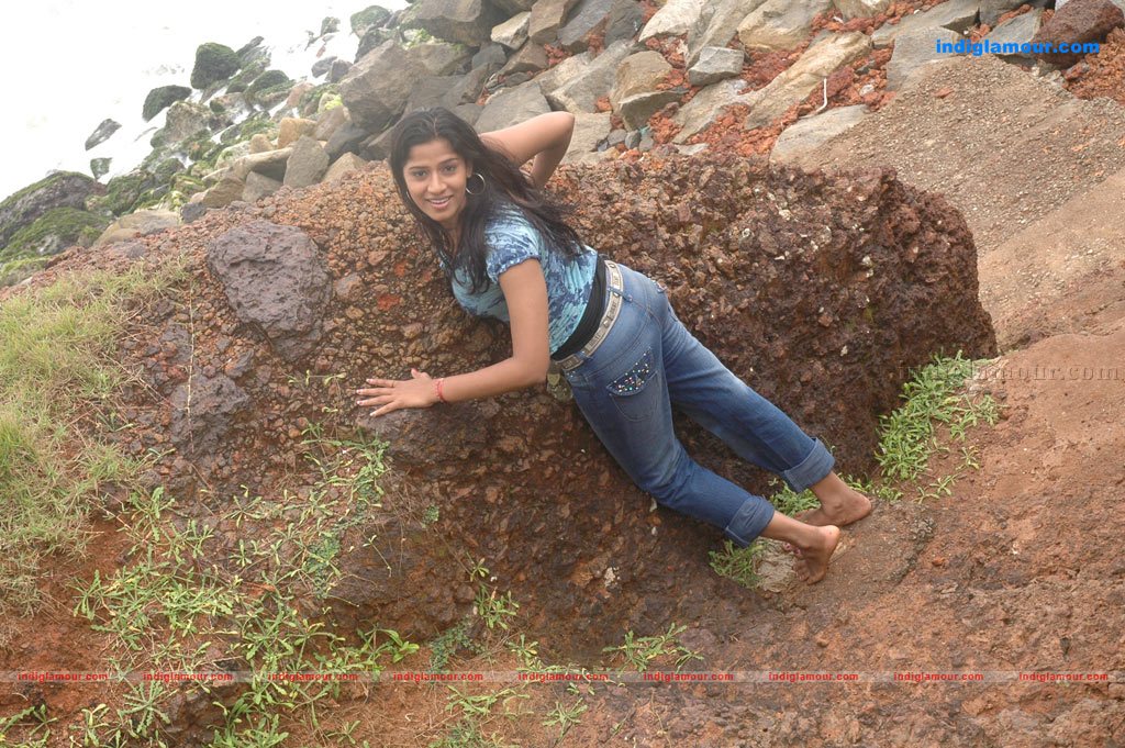 Aduthaduthu Movie hd photo