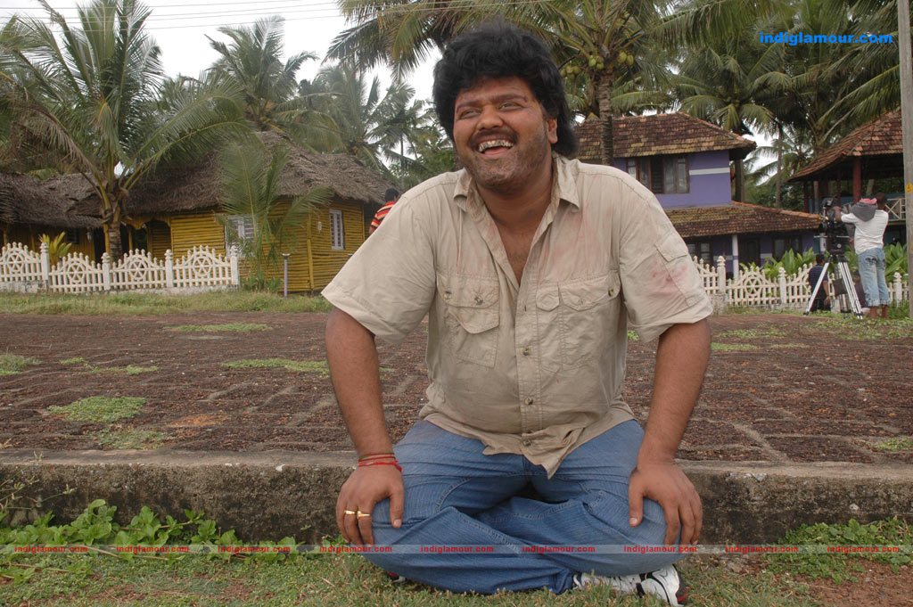 Aduthaduthu Movie hd photo
