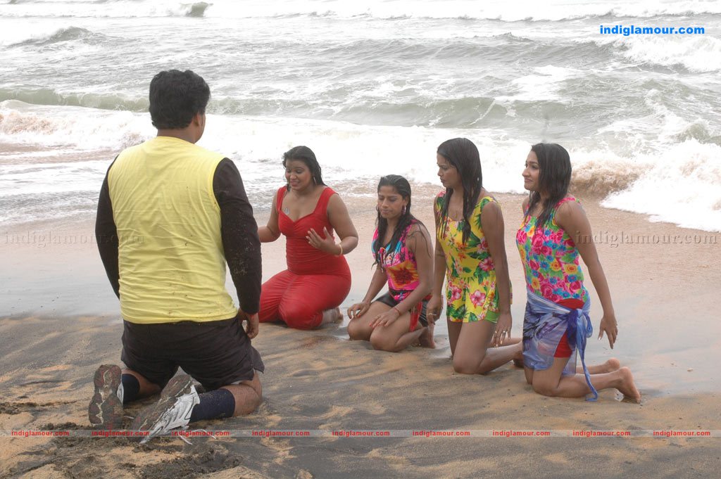 Aduthaduthu Movie hd photo