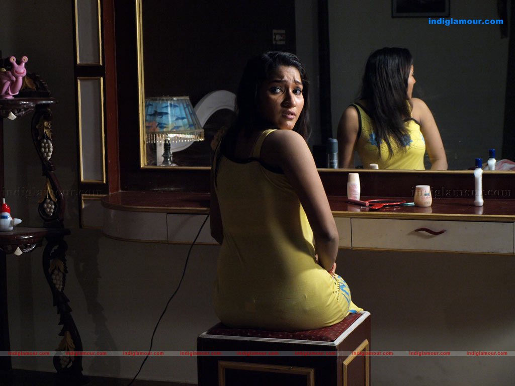 Aduthaduthu Movie hd photo
