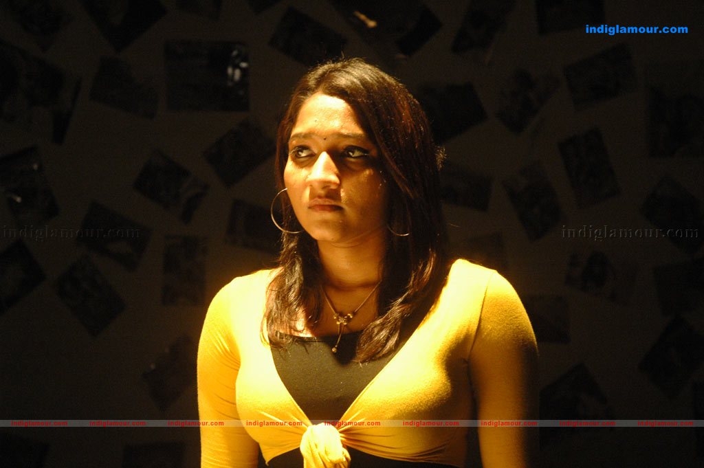 Aduthaduthu Movie hd photo