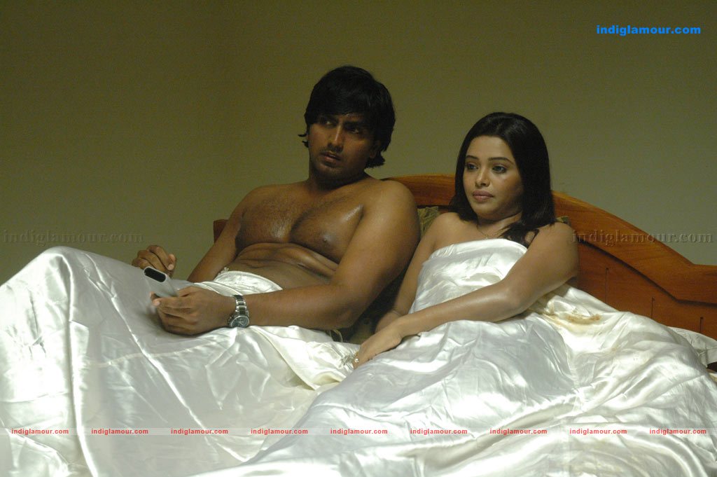 Aduthaduthu Movie hd photo