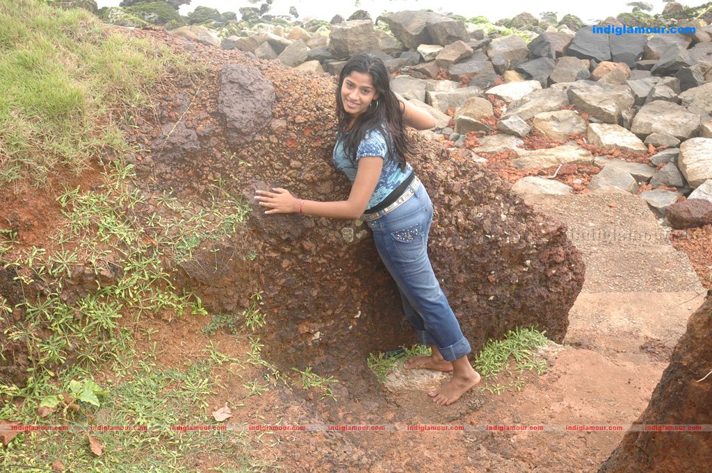 Aduthaduthu Movie hd photo